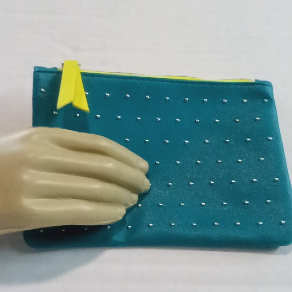 Gorgeous IPSY 100th glam bag must have❤️💜